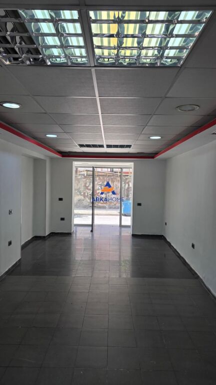 NEGOZIO IN VENDITA 40M2 "VIA IMER NDREGJONI, VICINO ALLA SCUOLA BASHKUAR" 115000 EURO