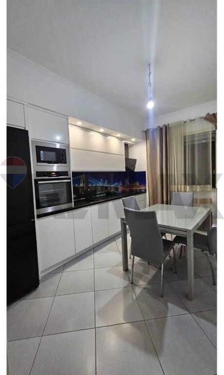 Apartament 1+1 shtepi Private, Prane Delijogjit, rruga Stavri Themeli