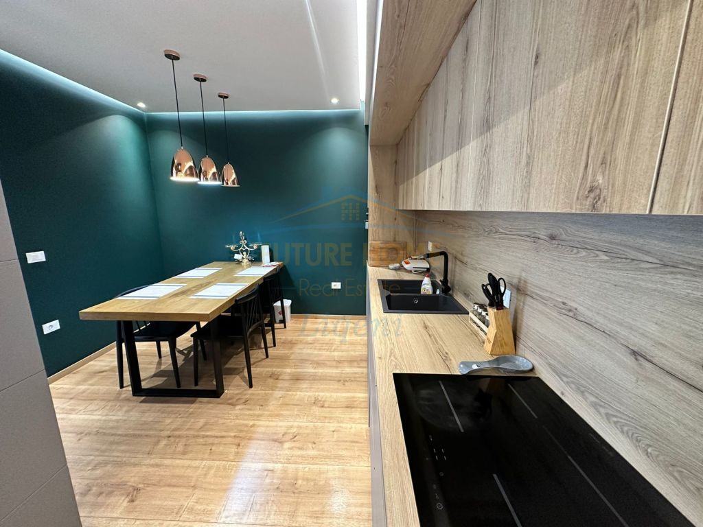 Qera, Apartament 3+1+2, Residenca Alba, Tiranë. 1,100 €