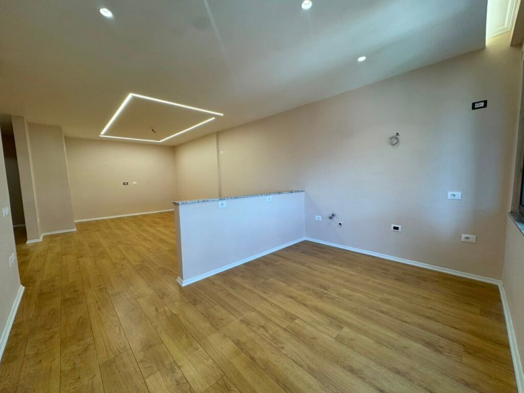 Shitet , Apartament 2+1, Ali Demi, Tirane . Empire71471