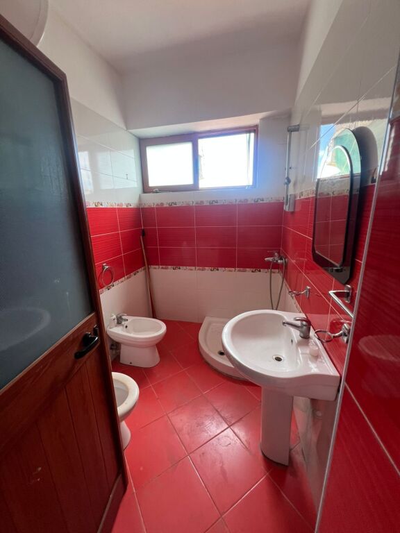 Shitet Apartament 1+1 pranë Bulevardit Dyrrah, Durrës