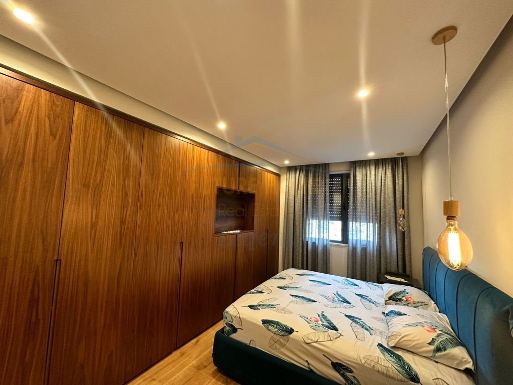 Qera, Apartament 3+1+2, Residenca Alba, Tiranë. 1,100 €