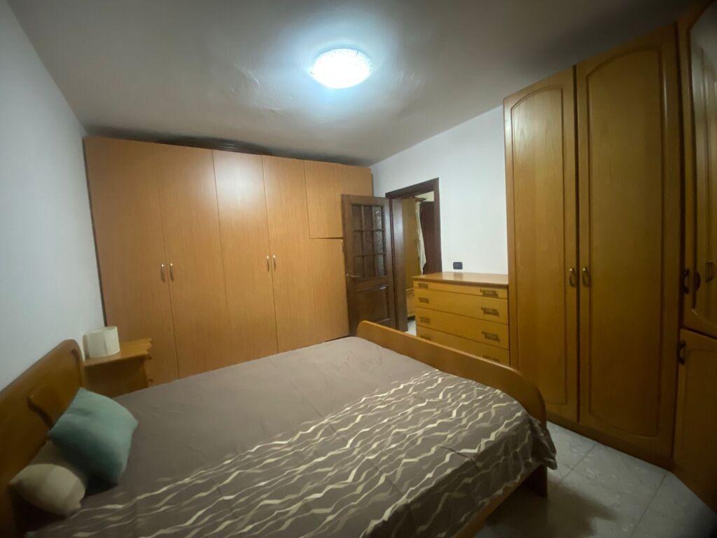 🏢Selvia,prane Spar,jepet me qera, apartament 2+1,i mobiluar 55,000 Leke