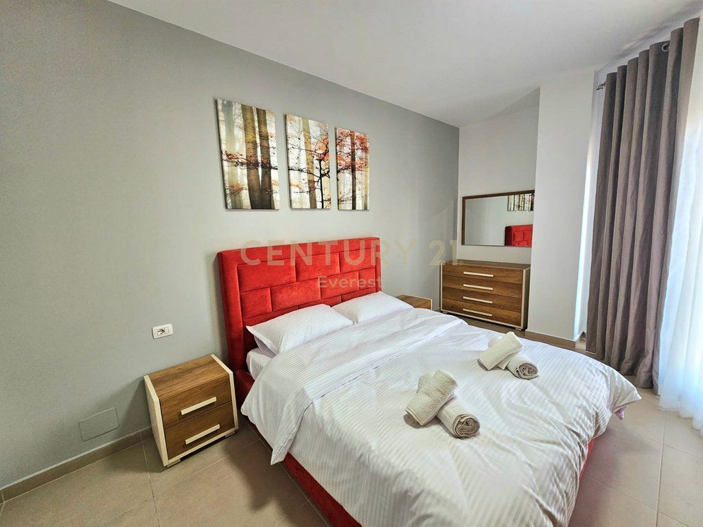 AMERIKAN 2, APARTAMENT 1+1 TOTALISHT I MOBILUAR PER QIRA 500 € /Muaj