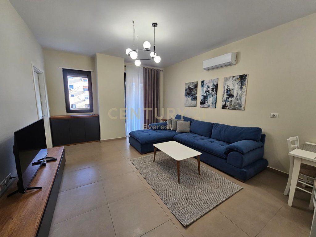 AMERIKAN 2, APARTAMENT 1+1 TOTALISHT I MOBILUAR PER QIRA 500 € /Muaj