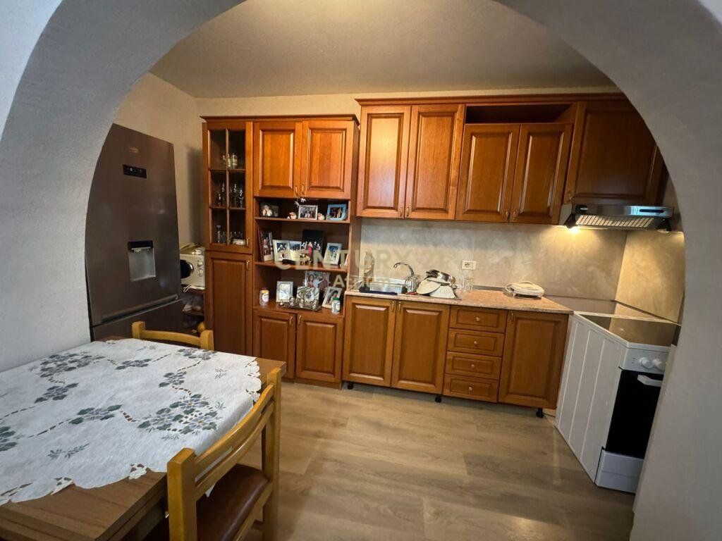 APARTAMENT 1+1 PER QIRA PRANE RRUGES ALI VISHA !