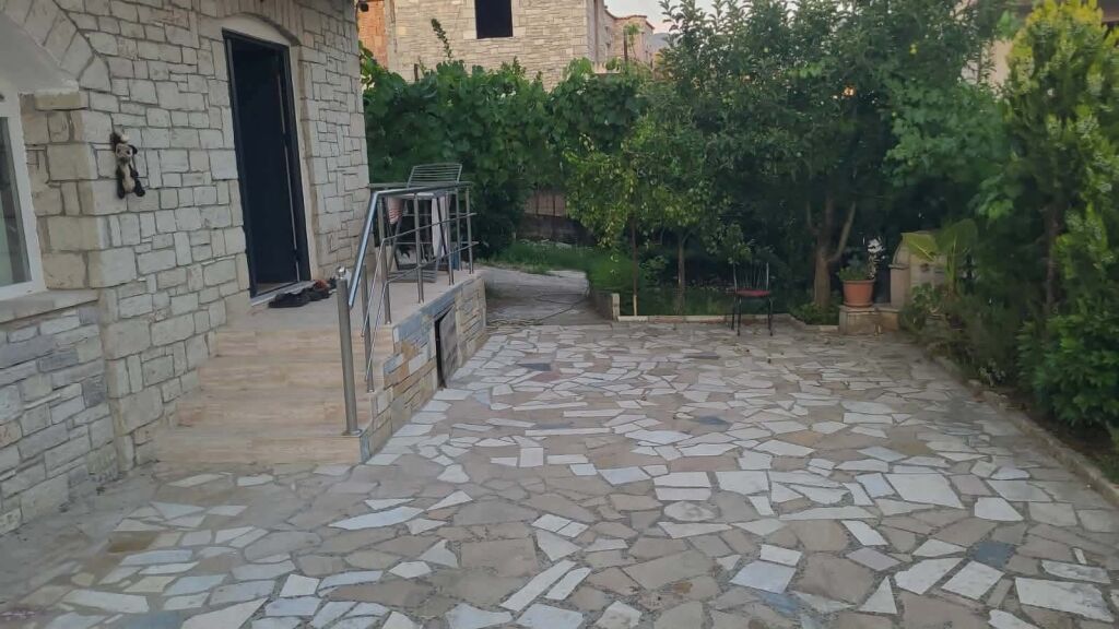 SHTEPI PRIVATE 2+1 ME QERA - SHKOZE, TIRANE