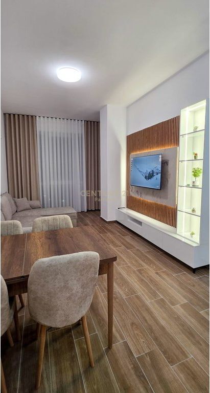 JAPIM ME QIRA APARTAMENT 1+1 &amp; POST PARKIMI TEK ALTURA TRADE CENTER BULEVARDI I RI 700 € /Muaj