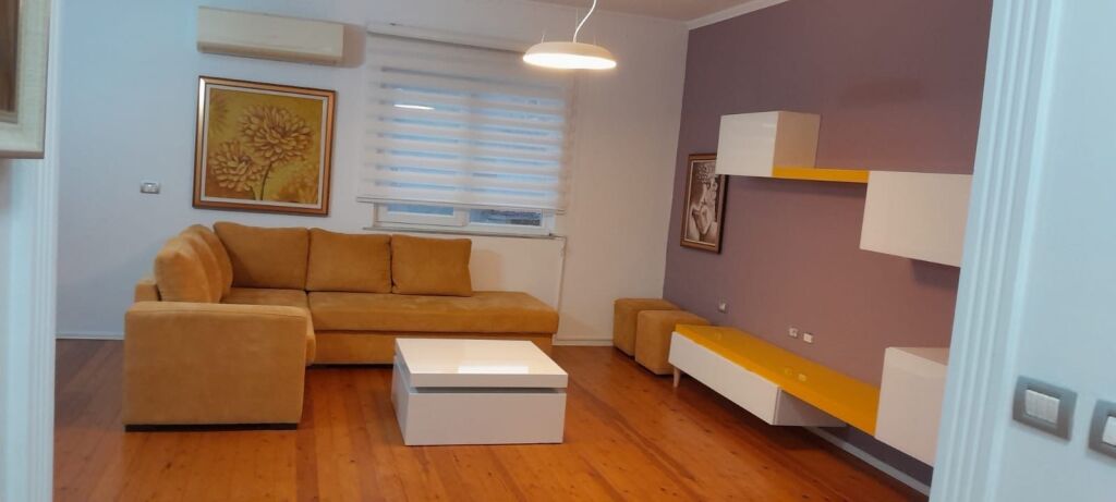 Appartamento 2+1, Via Kosovareve!