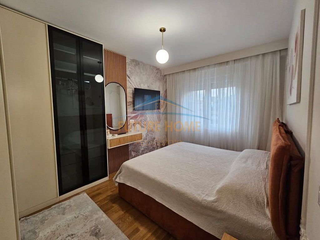 Qera,Apartament 1+1 tek Rruga e Barrikadave!