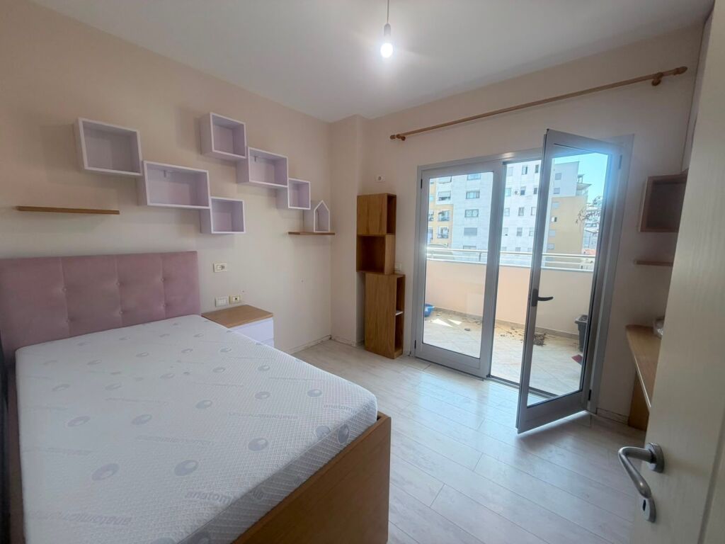 Apaetament 2+1, Stacioni i Fundit Tirana Re!