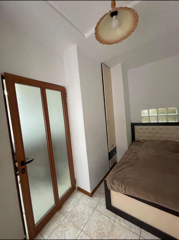 🏡 Affittasi appartamento 1+1  📍 Incrocio tra la via “Him Kolli” e “Myslym Shyri”💰 Affitto: 50.000 lek/mese