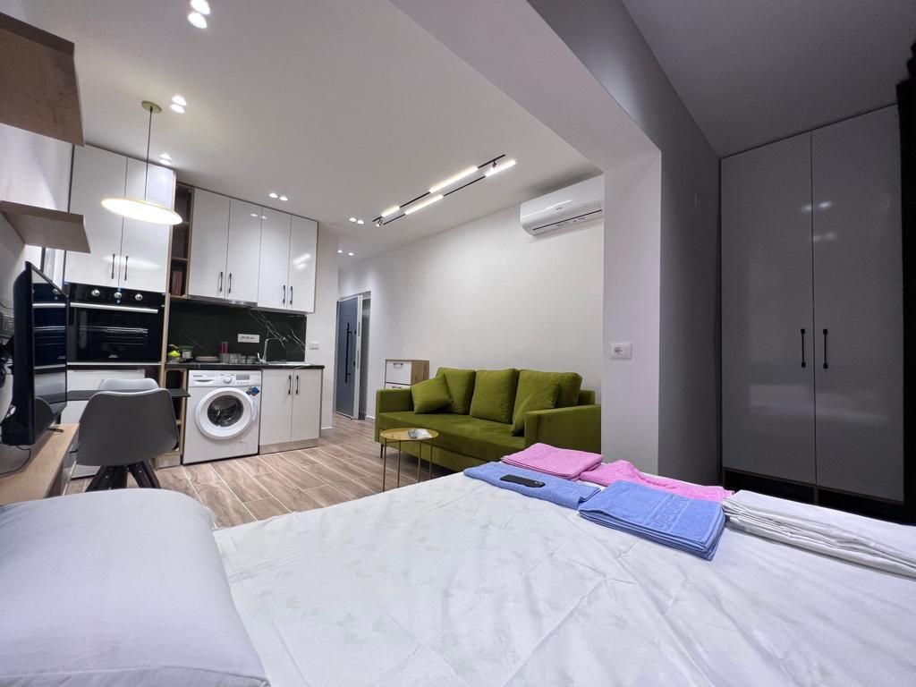 Studio apartment for rent in Komuna e Parisit!