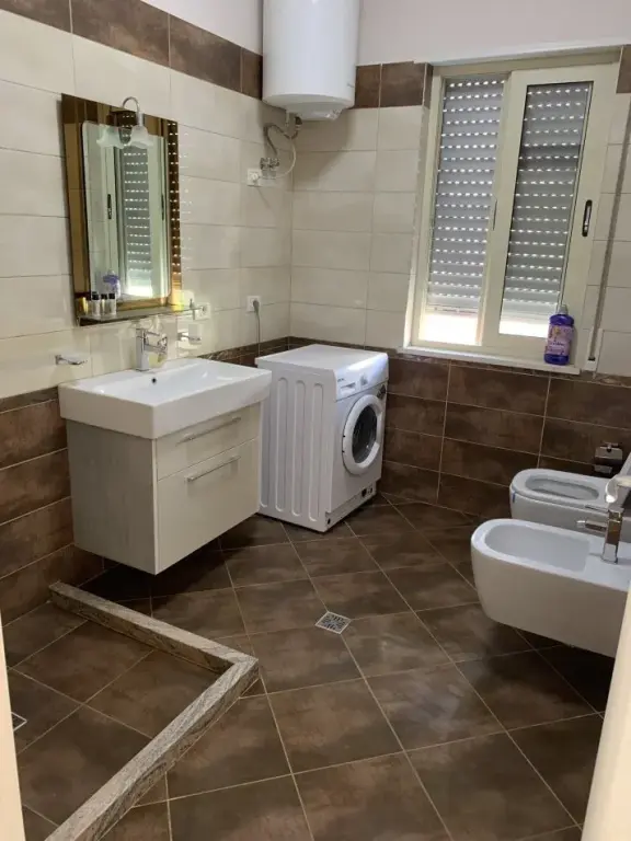 Qera | Penthouse 2+1+Aneks+Ballkon| Rruga Fuat Toptani | 500 €/muaj
