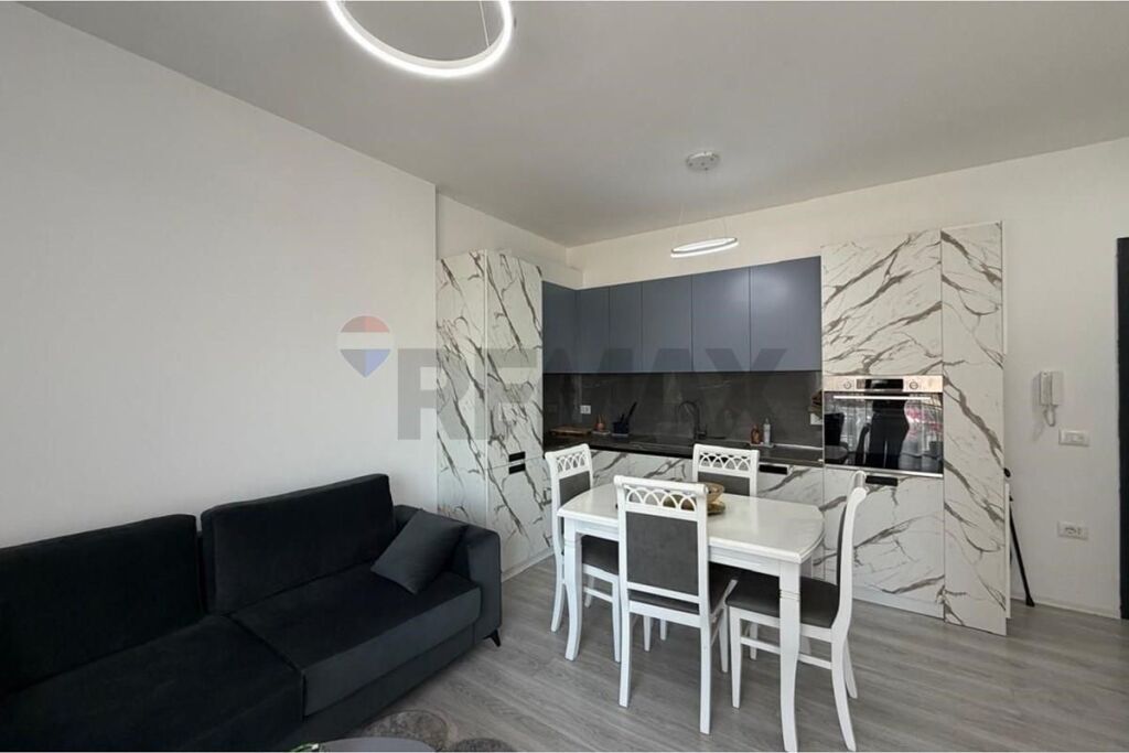 Jepet me Qira: Apartament Modern 1+1 te 9-Katëshet (Qendër)