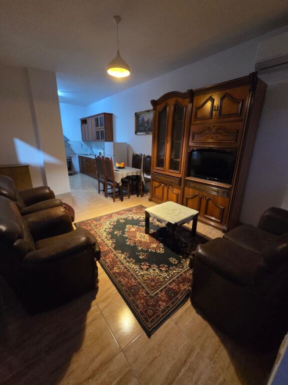 Qera | Vilë 2 + 1 | Rruga Jordan Misja | 450 €/muaj