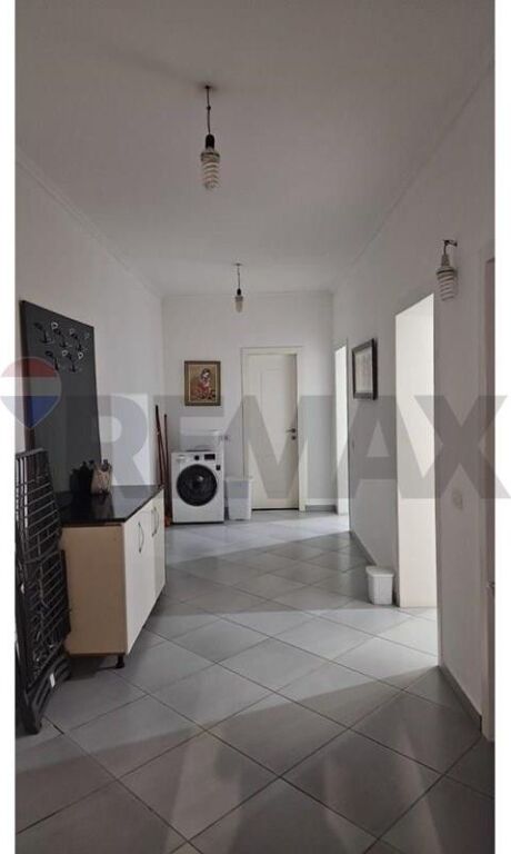 Apartament 1+1 shtepi Private, Prane Delijogjit, rruga Stavri Themeli