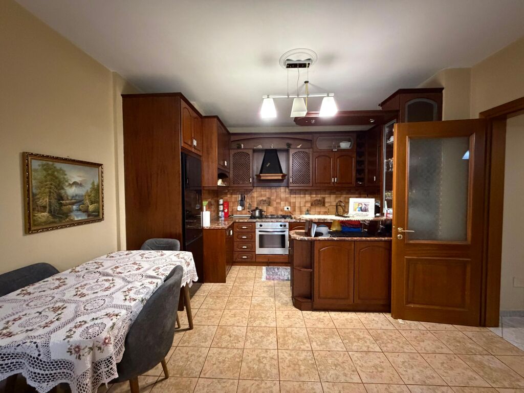 ✨ Shitet Apartament 3+1+2 📍 Rruga e Salës