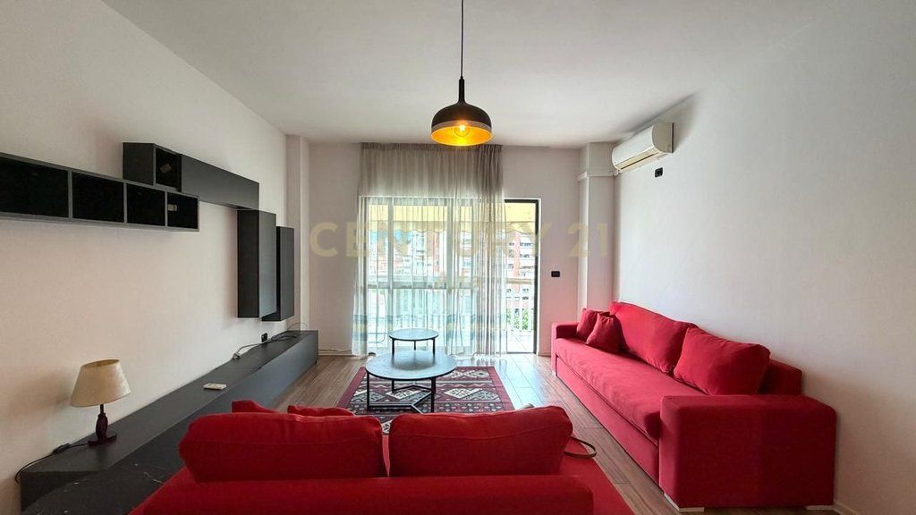 APARTAMENT ME QIRA 1+1 TEK LICEU ARTISTIK ! 800 € /Muaj