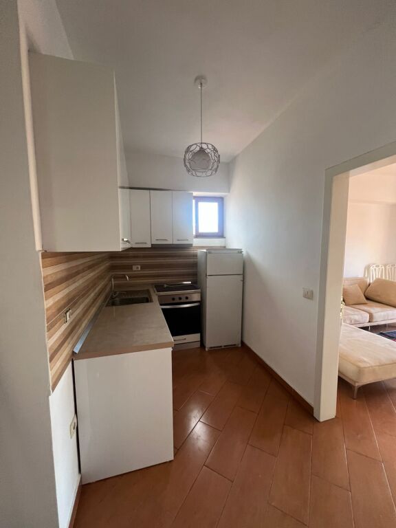 Shitet Apartament 1+1 pranë Bulevardit Dyrrah, Durrës