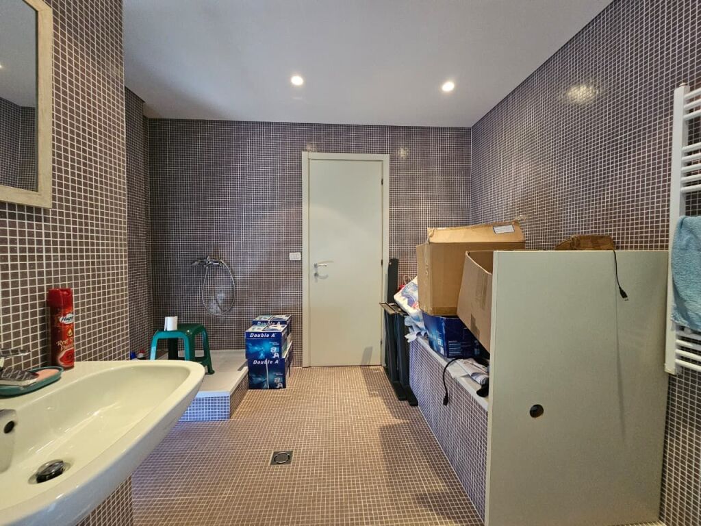 Apartament 4+1+3 ne shitje Pazari i Ri!