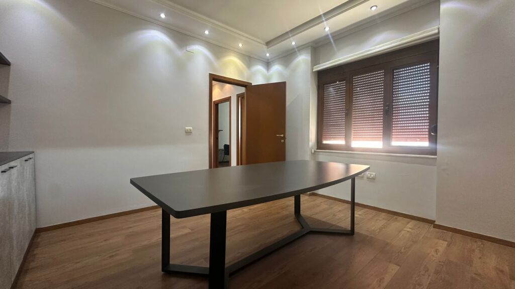 Apartament 3+1 per qira ne Bllok