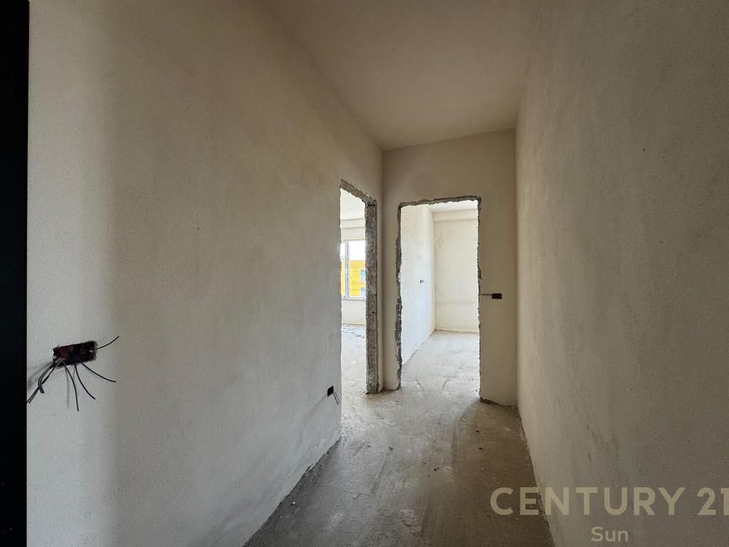 SHITET APARTAMENT 2+1 TEK KUPA PASKUQAN !