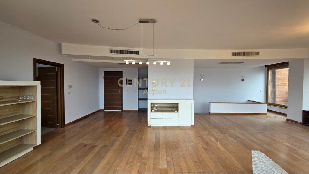 SUPER DUPLEX 326 M2 IN AFFITTO IN VIA ELBASAN!