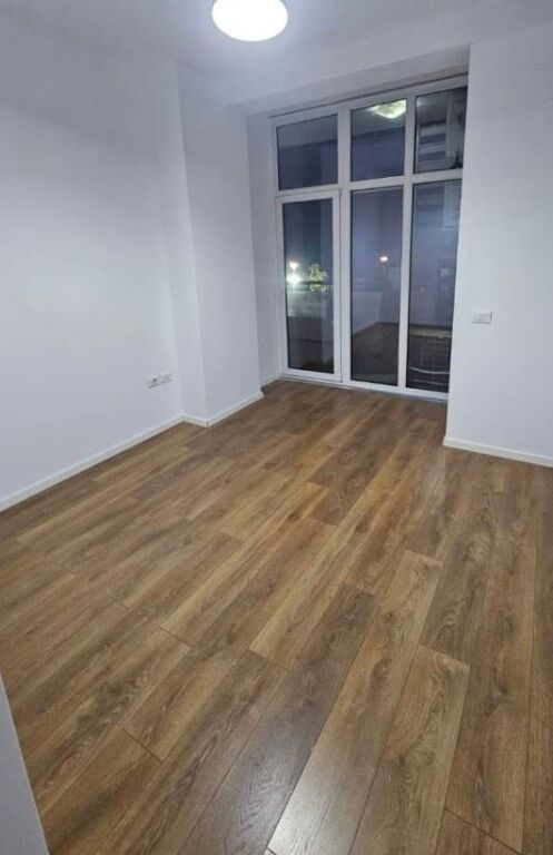 Ambient zyre me qira te Kika 2 , Komuna Parisit