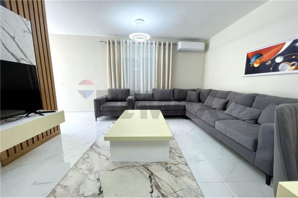 Apartament 2+1 + parkim ,tek Prokuroria e Tiranes