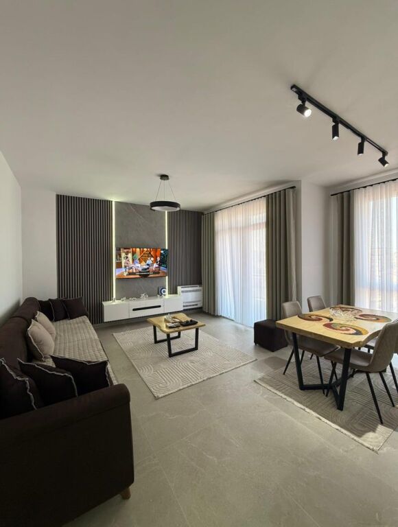 🏢Rruga Jordan Misja ,jepet me qera apartament 1+1,i mobiluar 60,000Leke   