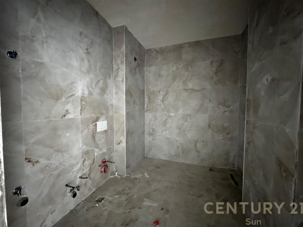 SHITET APARTAMENT 2+1 TEK KUPA PASKUQAN !
