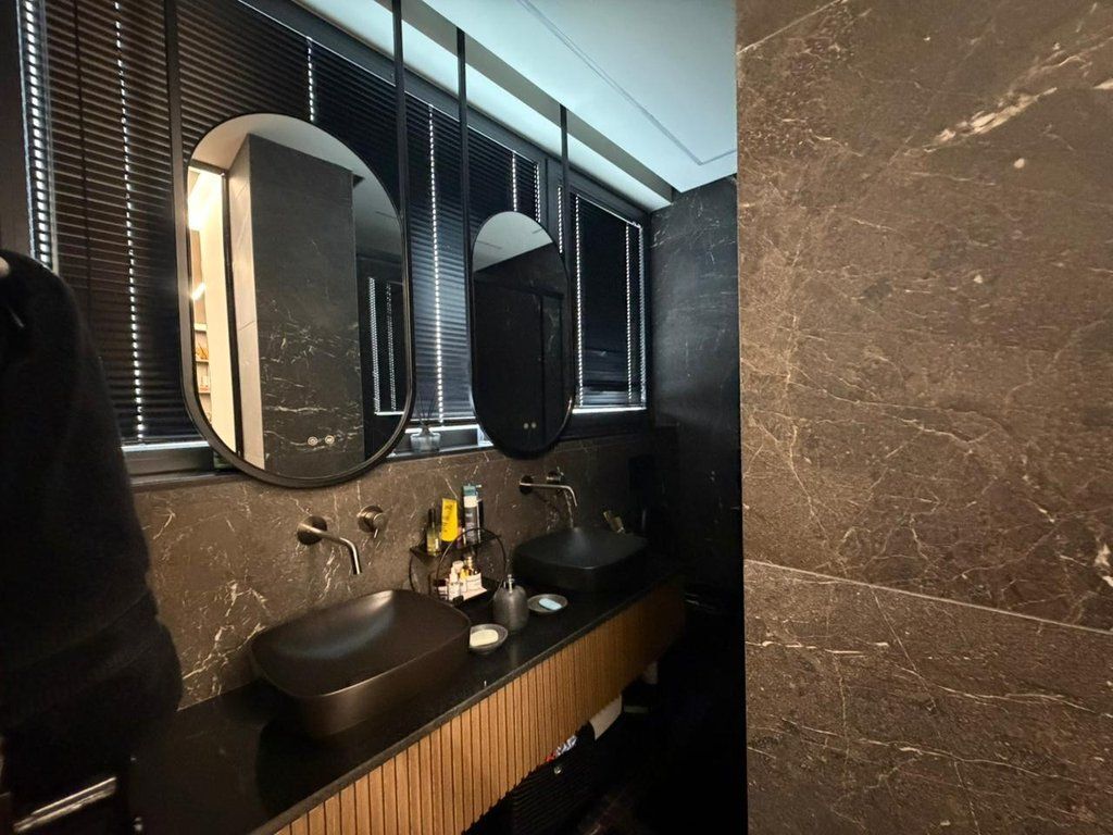 Shitet, Apartament 2+1+2, Rruga e Kavajes, Tiranë