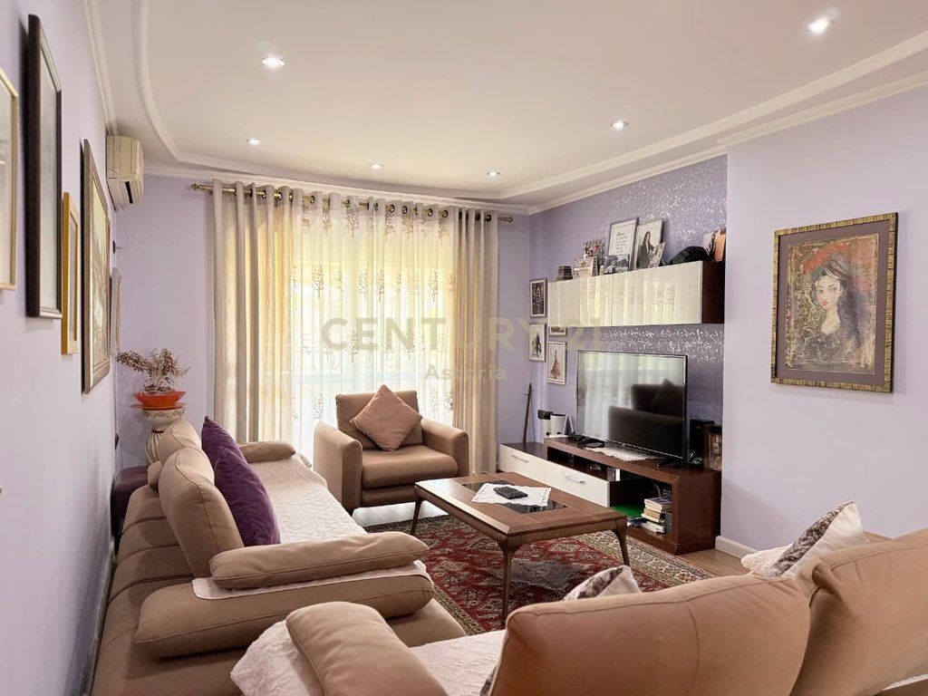 Shitet Apartament 3+1 tek Myslym Shyri