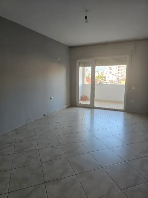Affitto | Apartament 2 + 1 | Siri Kodra | 800 €/mese
