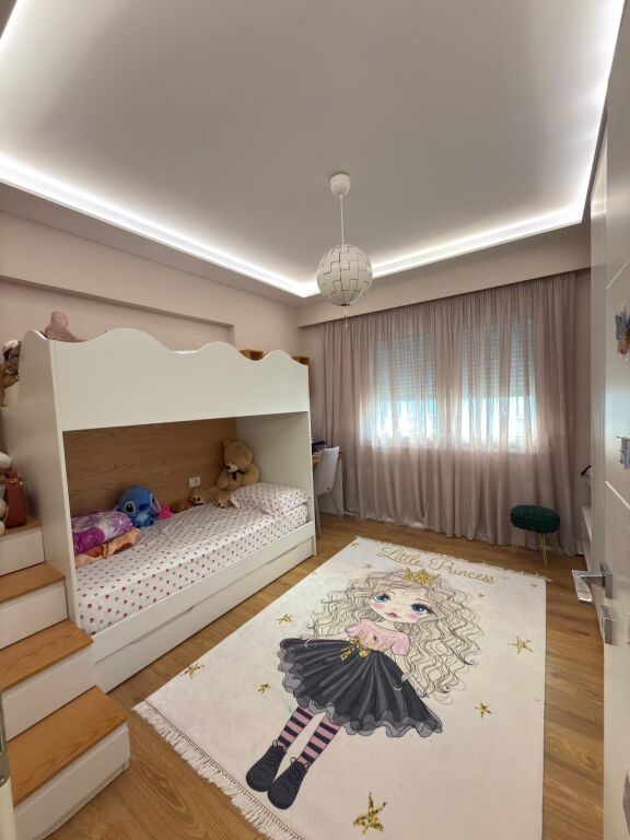 Shitet Apartament 2+1+2+depo +parkim tr Komuna e Parisit
