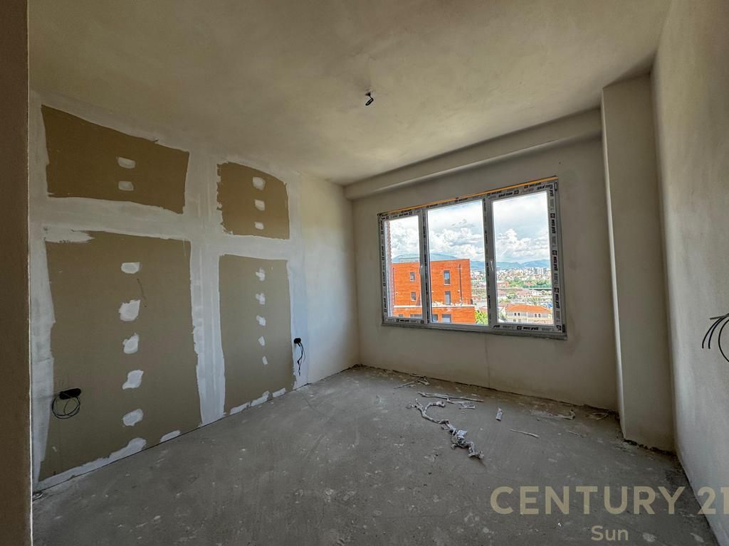 SHITET APARTAMENT 2+1 TEK KUPA PASKUQAN !