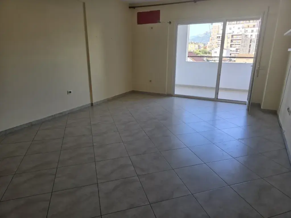 Affitto | Apartament 2 + 1 | Siri Kodra | 800 €/mese