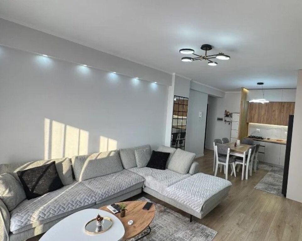 Apartament 2+1 ne shitje , Kamez