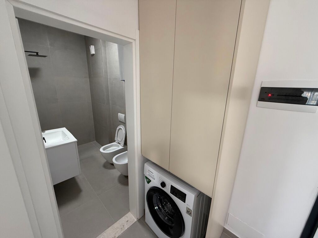📣 SUPER Apartment 1+1 FOR SALE 📍 Jordan Misja Street, Near Ndregjoni Complex ✨  🏢 New Construction (2026) 🪜 3rd Floor (With Elevator) 📐 Gross Area 64.55 m2 📐 Net Area 57.63 m2 🛋️ Fully Furnished 📂 In Mortgage Process  💶 Price 145,000 Euro (Non-Negotiable) 🅿️ Possibility Also For Paid Parking Spot
