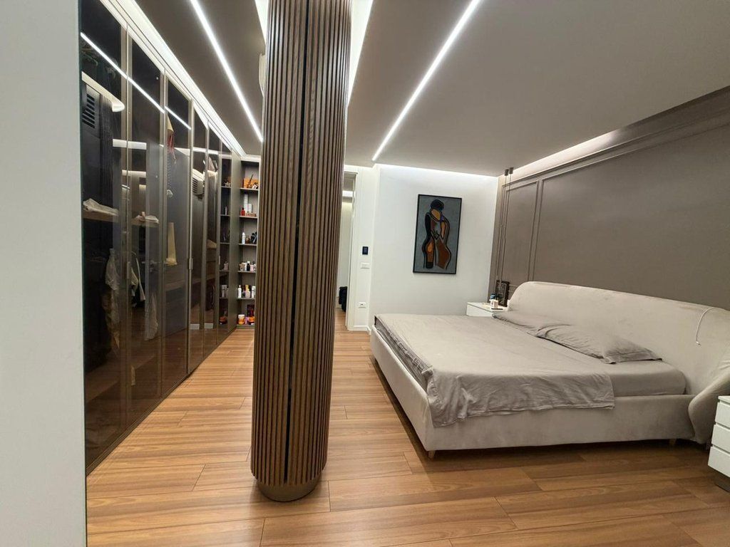 Shitet, Apartament 2+1+2, Rruga e Kavajes, Tiranë