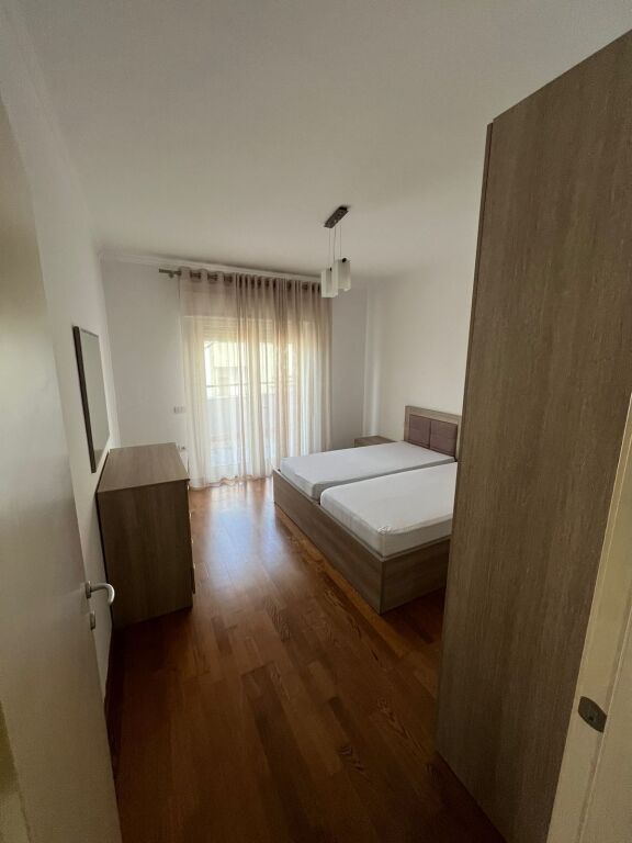2+1 me verande kopshti zologjik,800 eueo