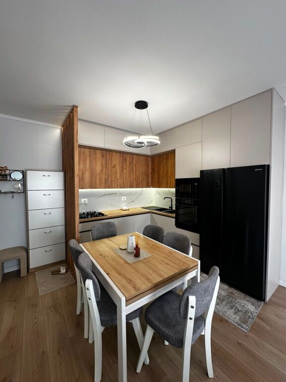 Shitet apartament 2+1