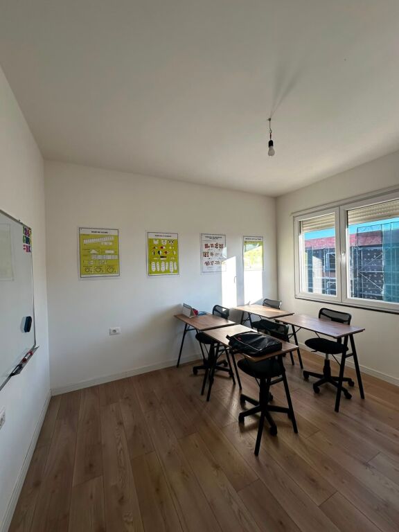 Shitet apartament 2+1