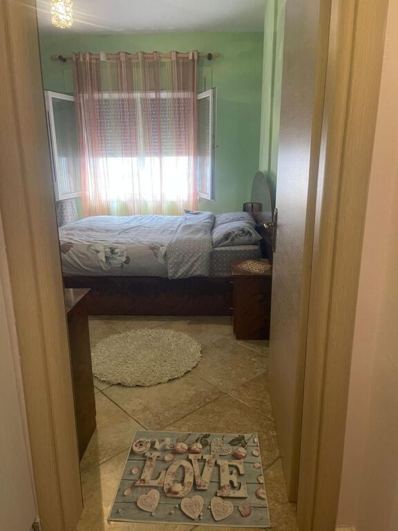 Apartament 1+1 për Shitje – Shkëmbi i Kavajës, pranë Coloseut