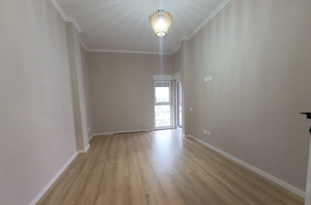Shitje | Apartament 2 + 1 | prane Shkolla e Kuqe | 187000 €