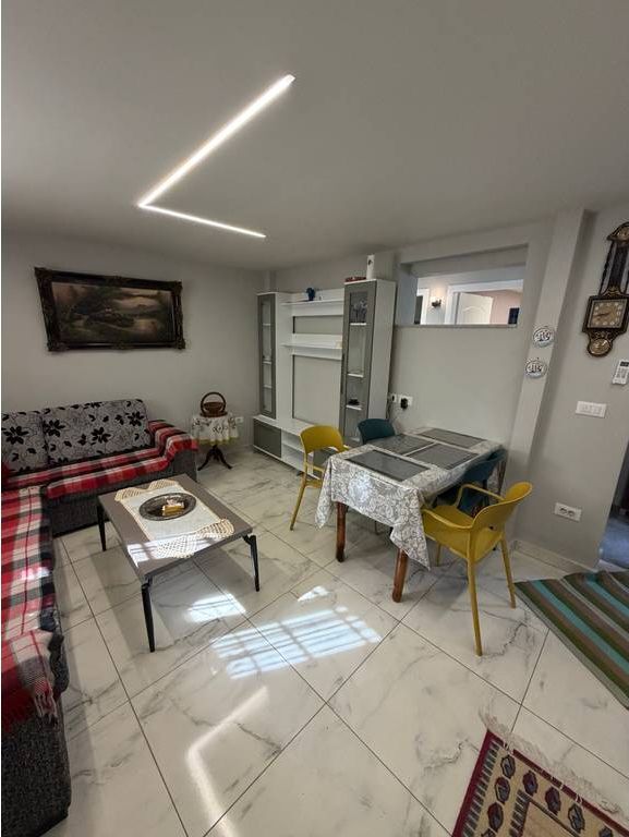 JAPIM ME QIRA APARTAMENT 1+1 RRUGA BARRDHYL