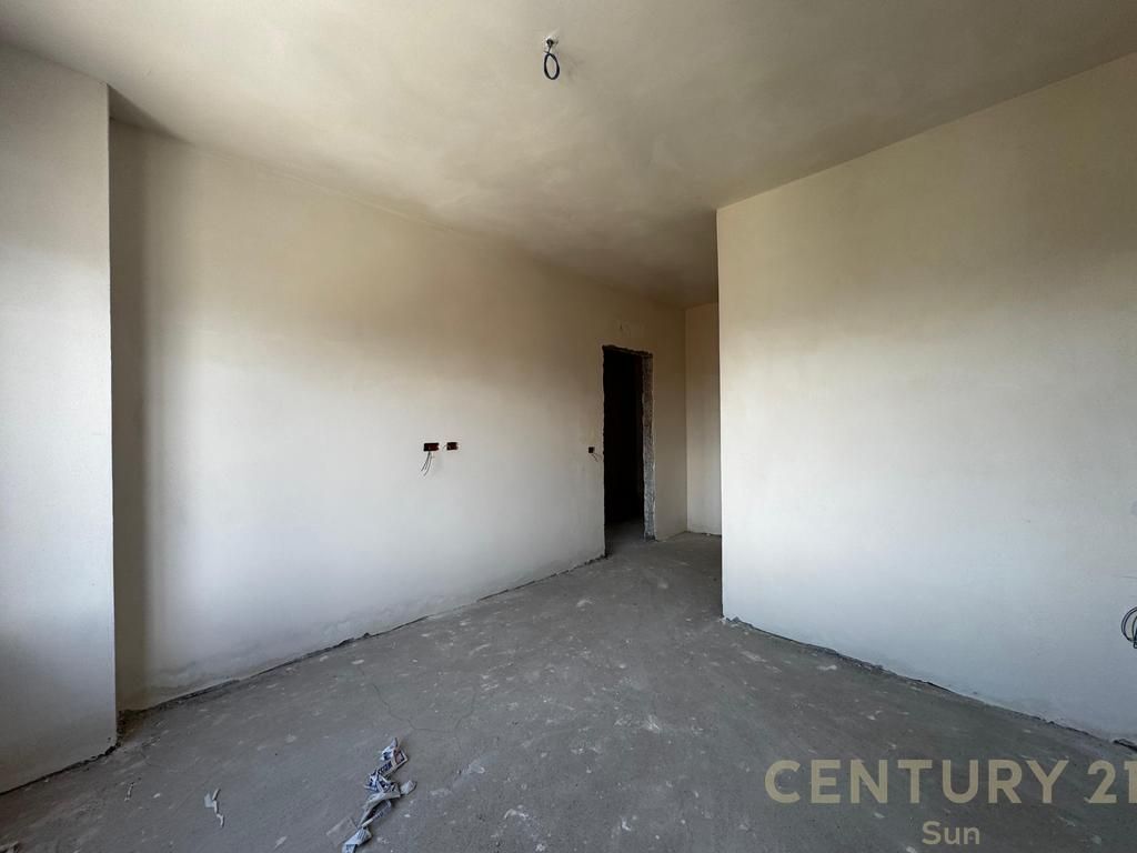 SHITET APARTAMENT 2+1 TEK KUPA PASKUQAN !