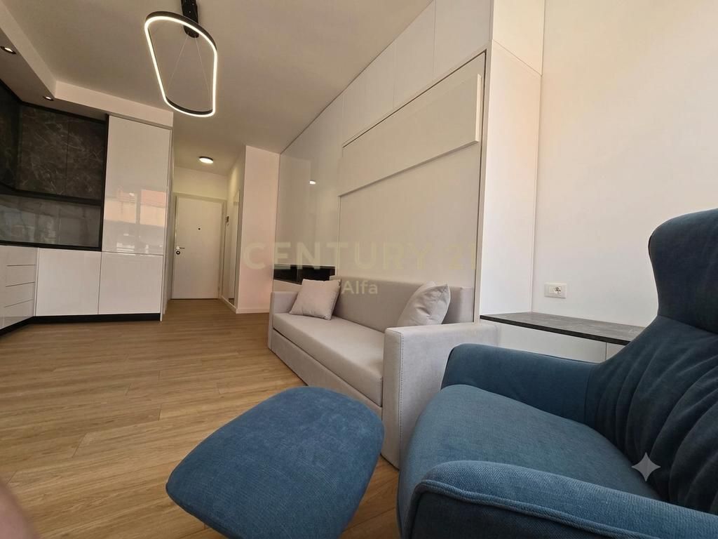 Sopraelevazione del Comune di Parigi. Appartamento monolocale in affitto