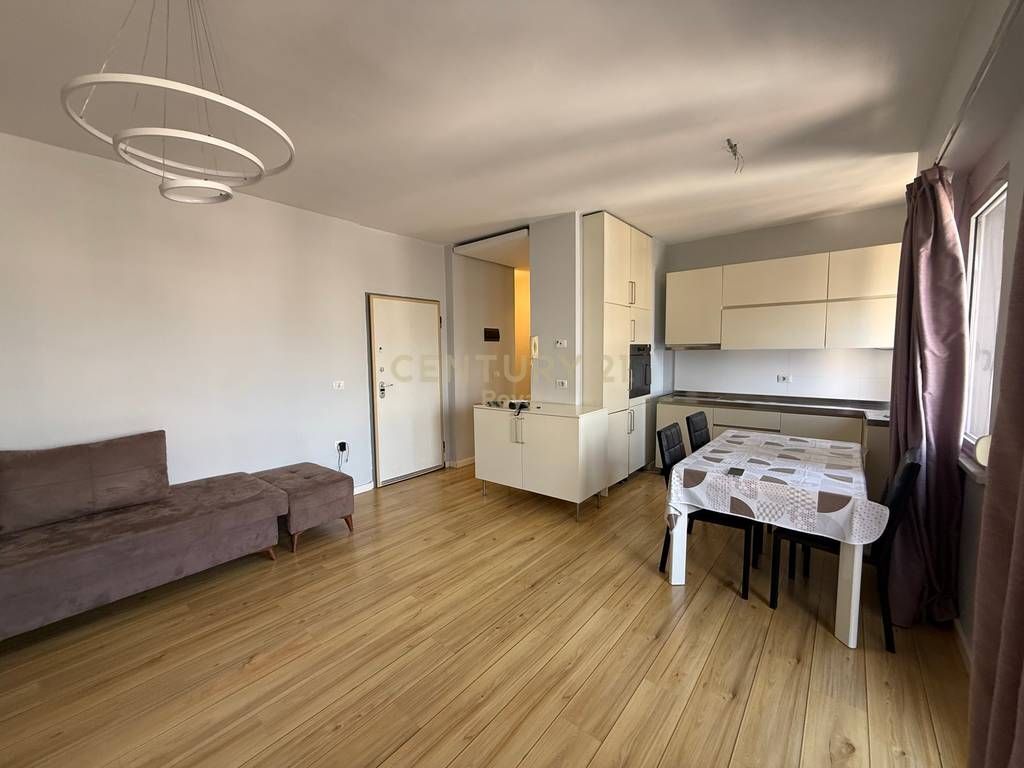 Jepet me qira apartament 1+1 në Kompleksin Halili, në Rrugën e Dibrës.